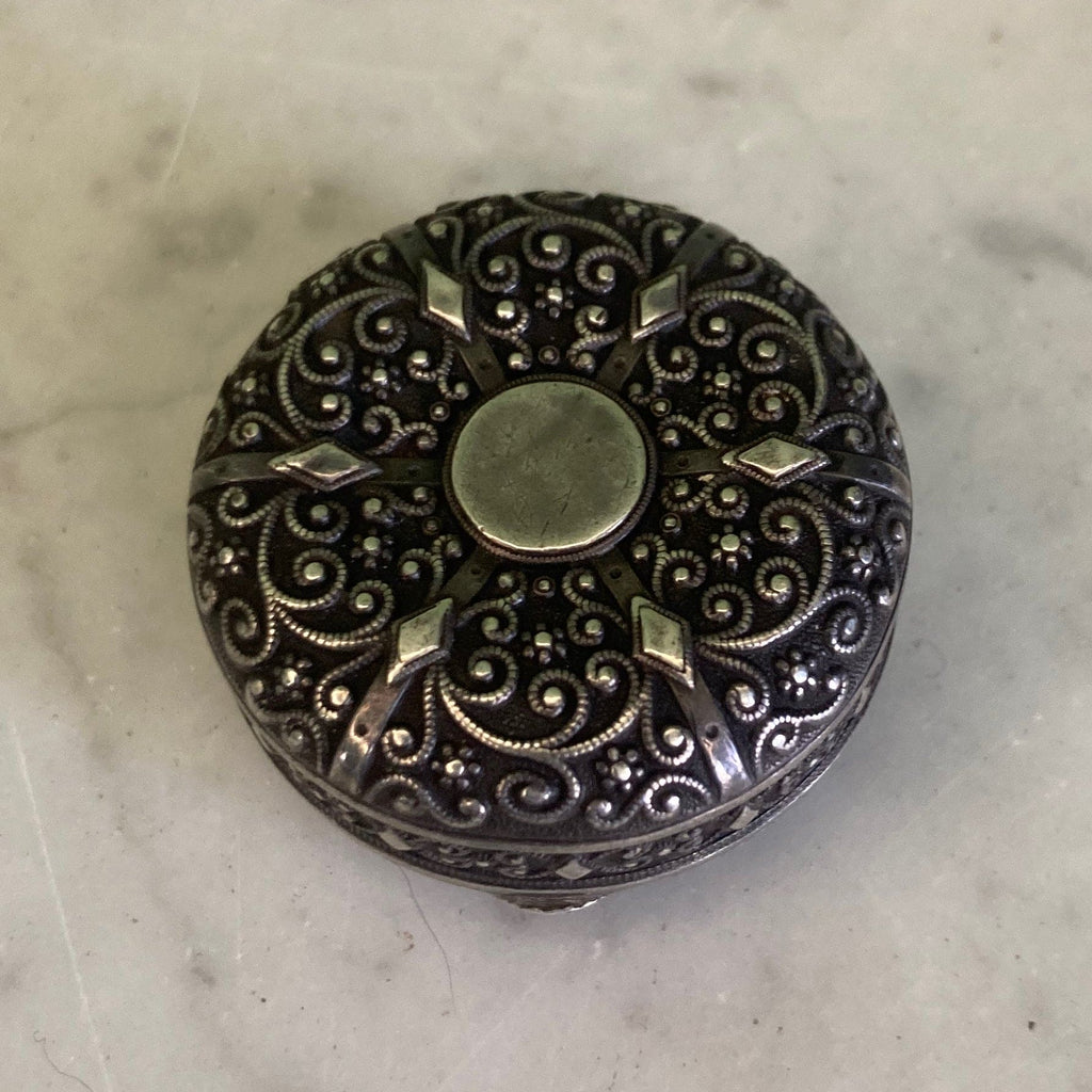 Boite à pilules en argent massif vers 1900