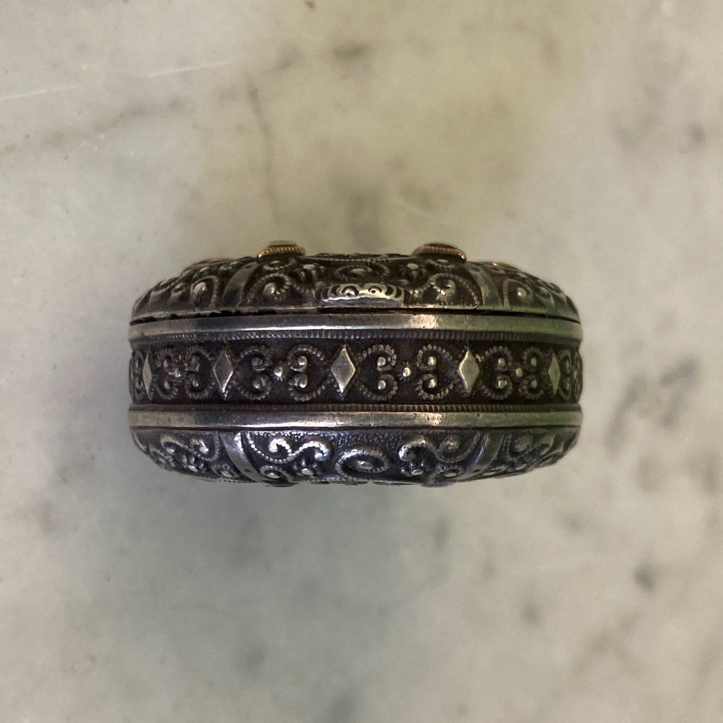 Boite à pilules en argent massif vers 1900