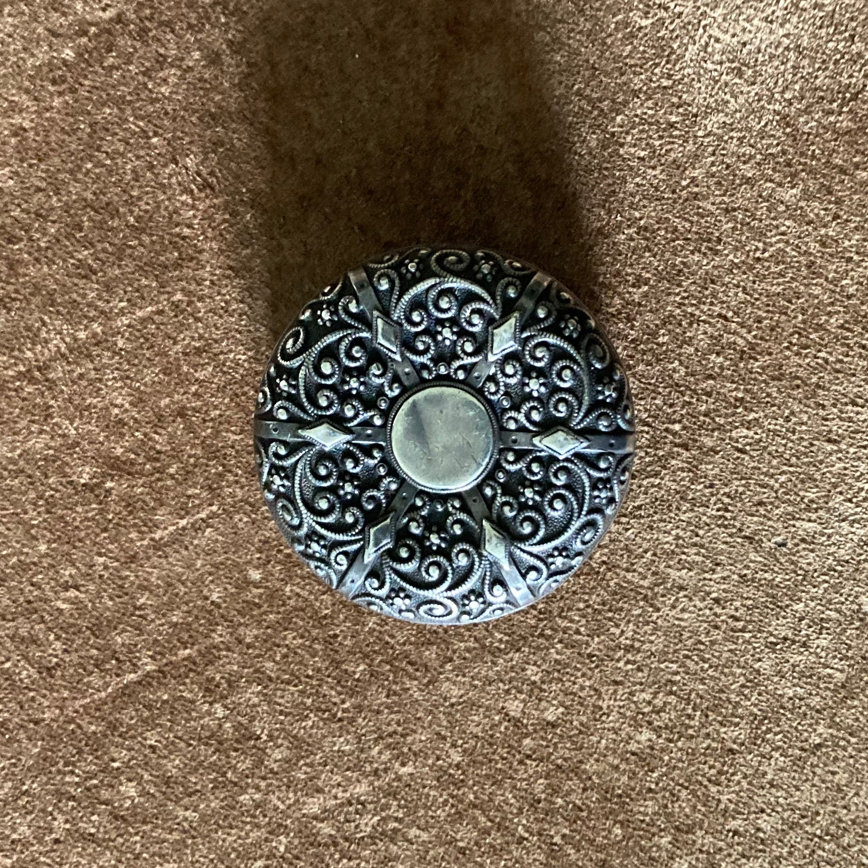 Boite à pilules en argent massif vers 1900