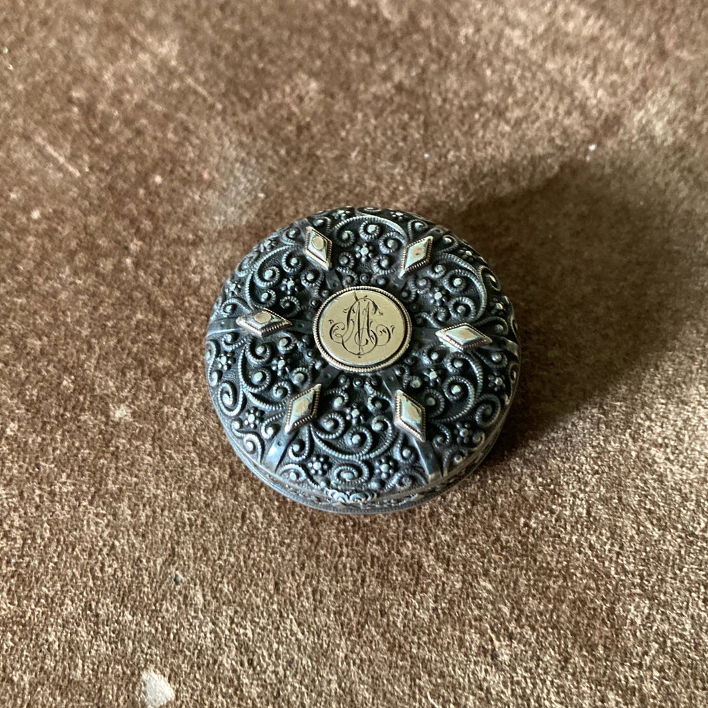 Boite à pilules en argent massif vers 1900