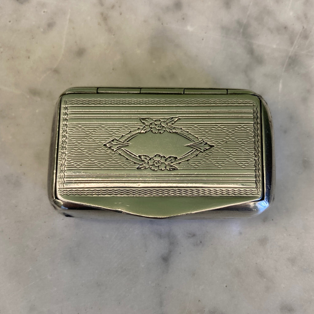 ancienne petite tabatière en argent massif