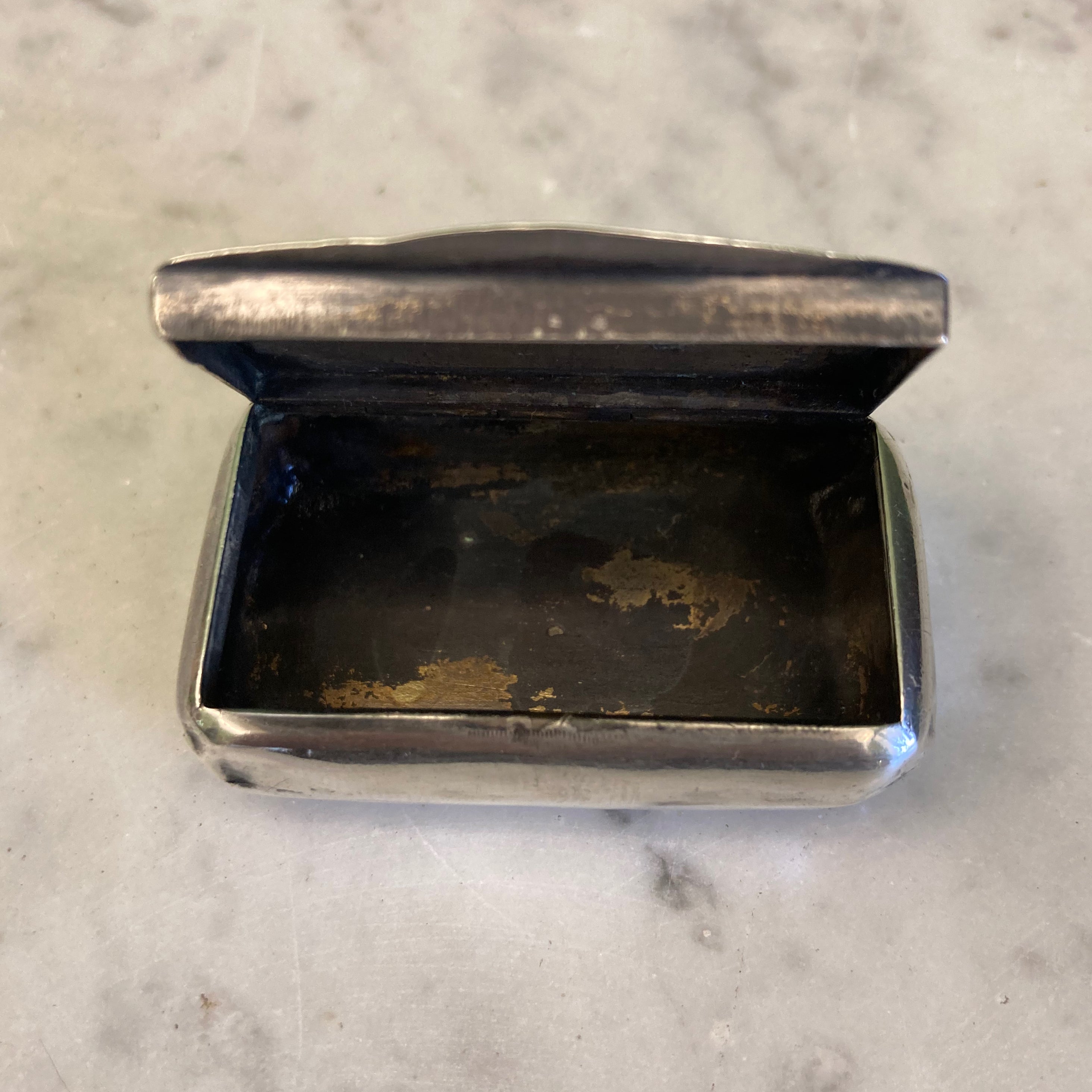 ancienne petite tabatière en argent massif