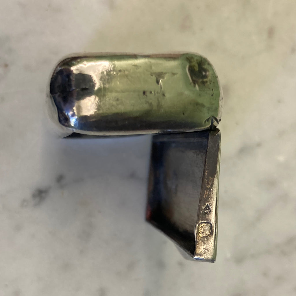 ancienne petite tabatière en argent massif