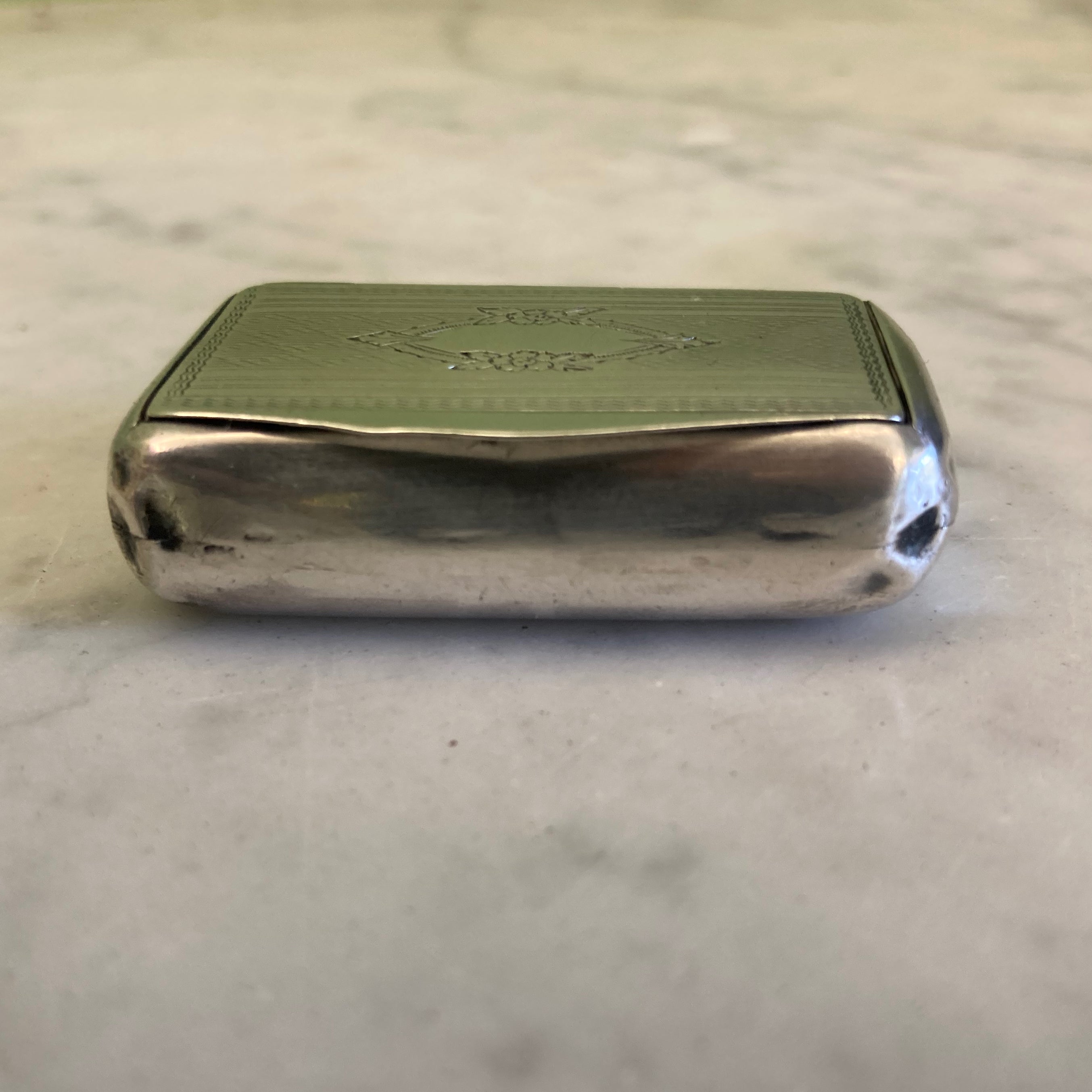 ancienne petite tabatière en argent massif