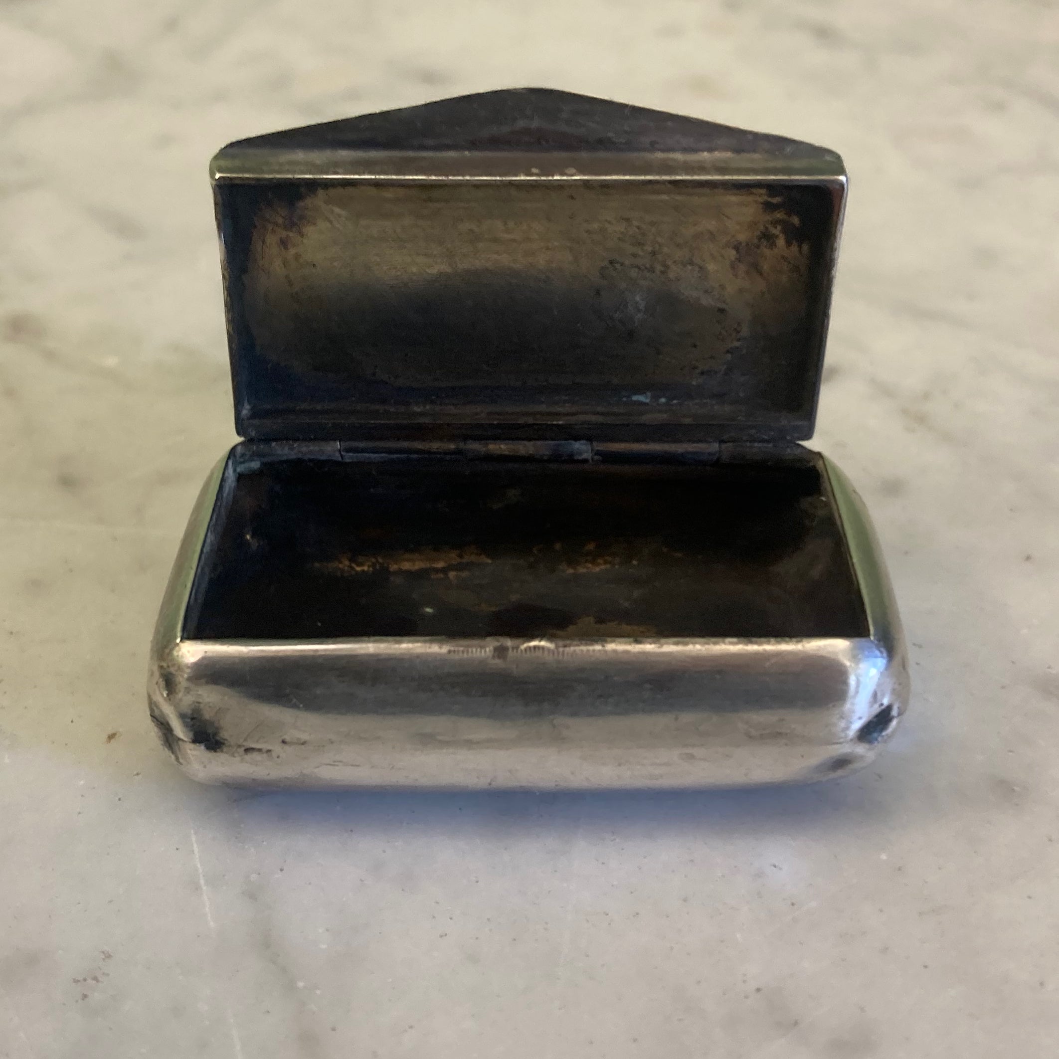 ancienne petite tabatière en argent massif