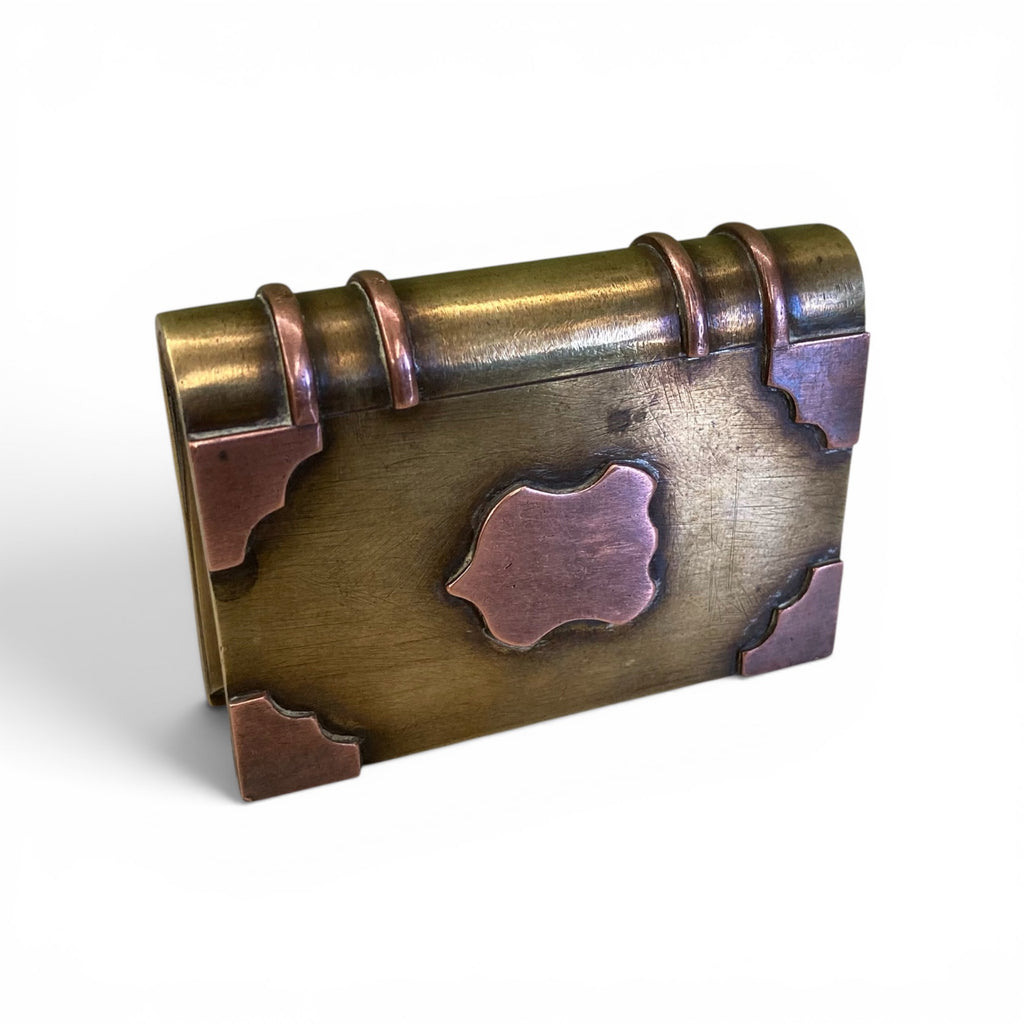 ancien briquet de poilu en forme de livre.