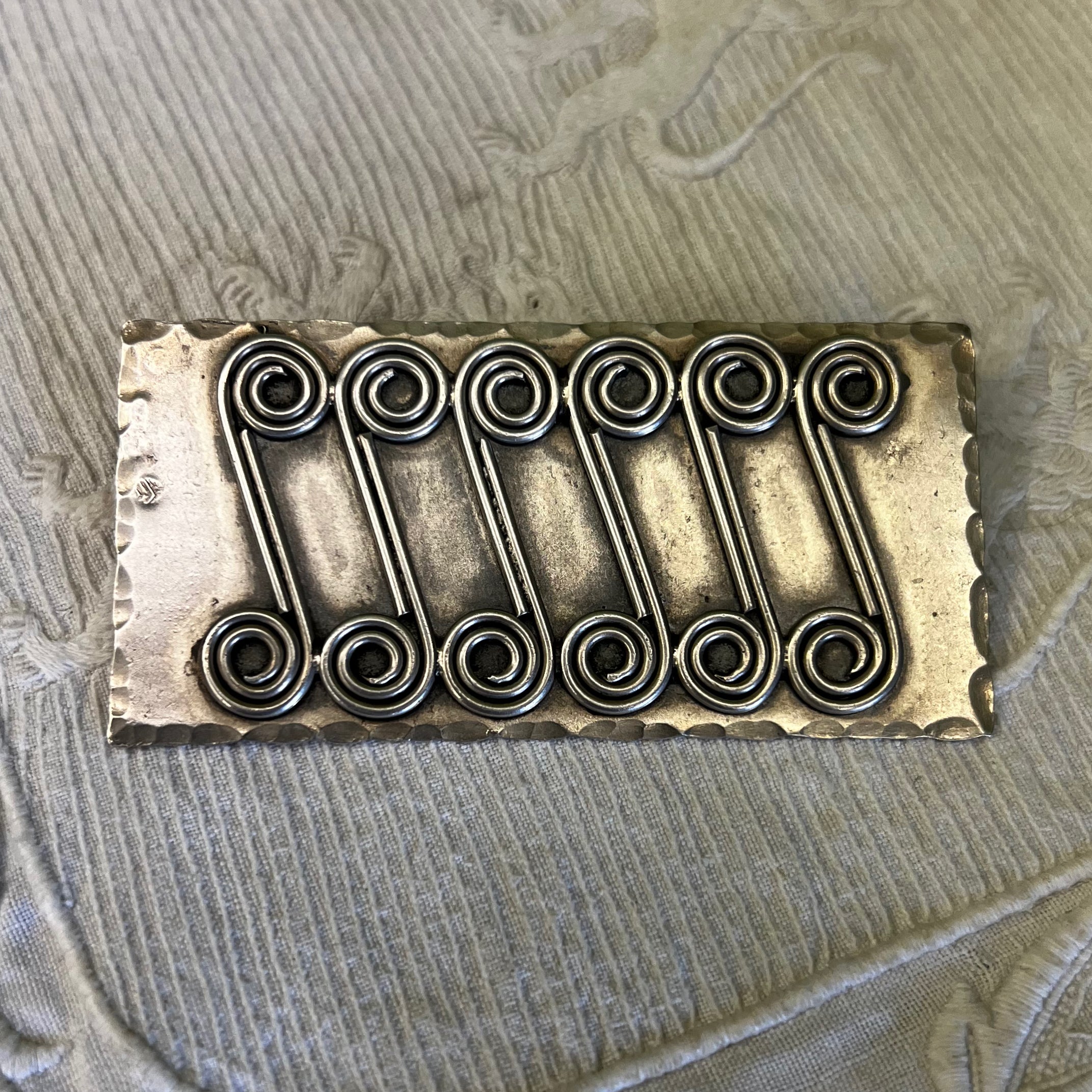 Broche moderniste en argent par Augis