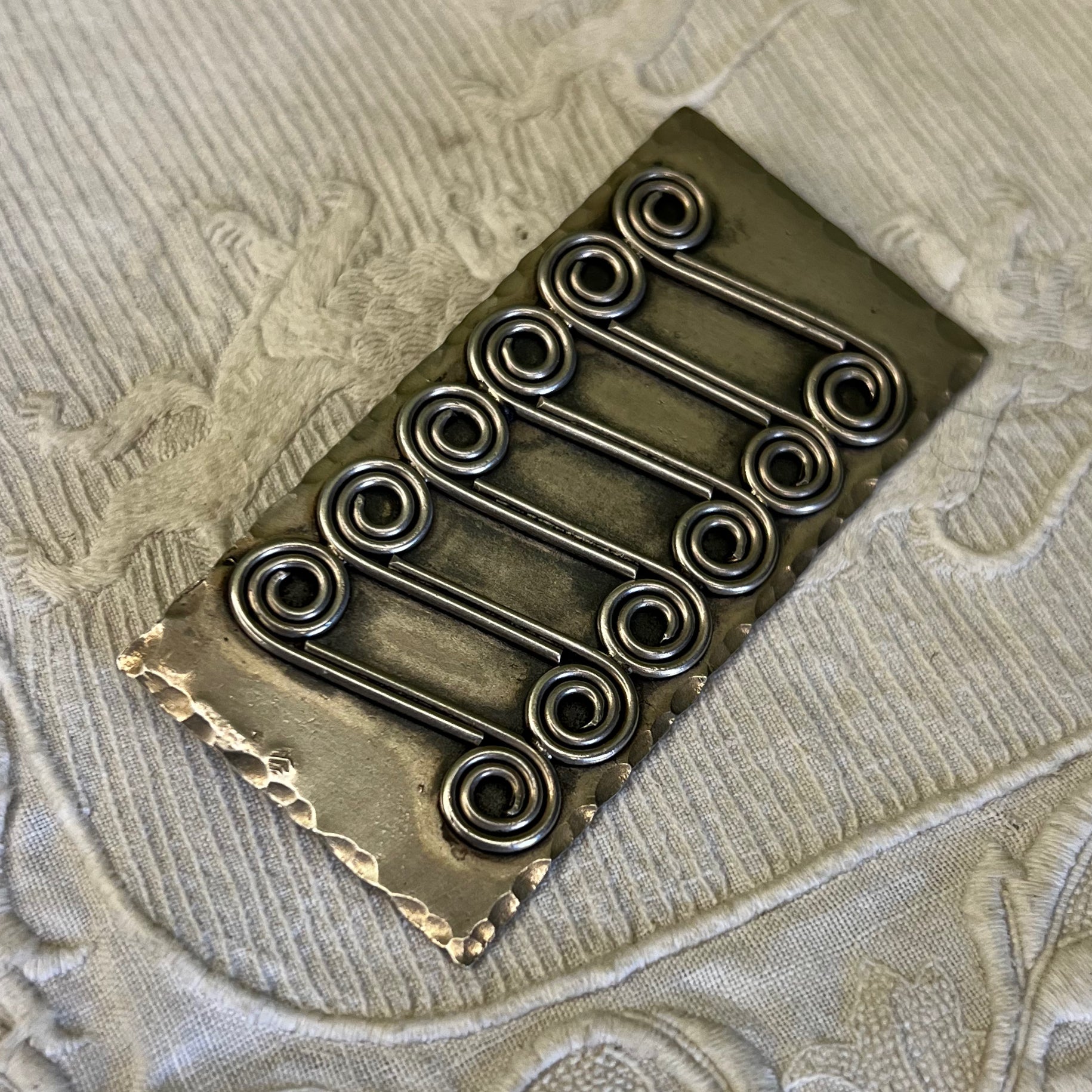Broche moderniste en argent par Augis