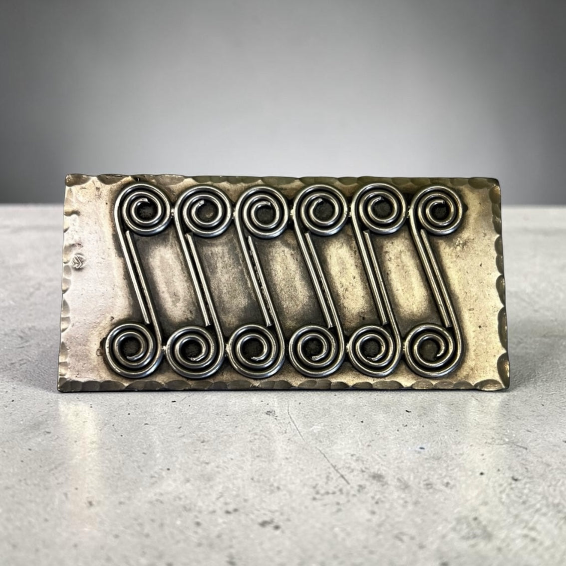 Broche moderniste en argent par Alphonse Augis