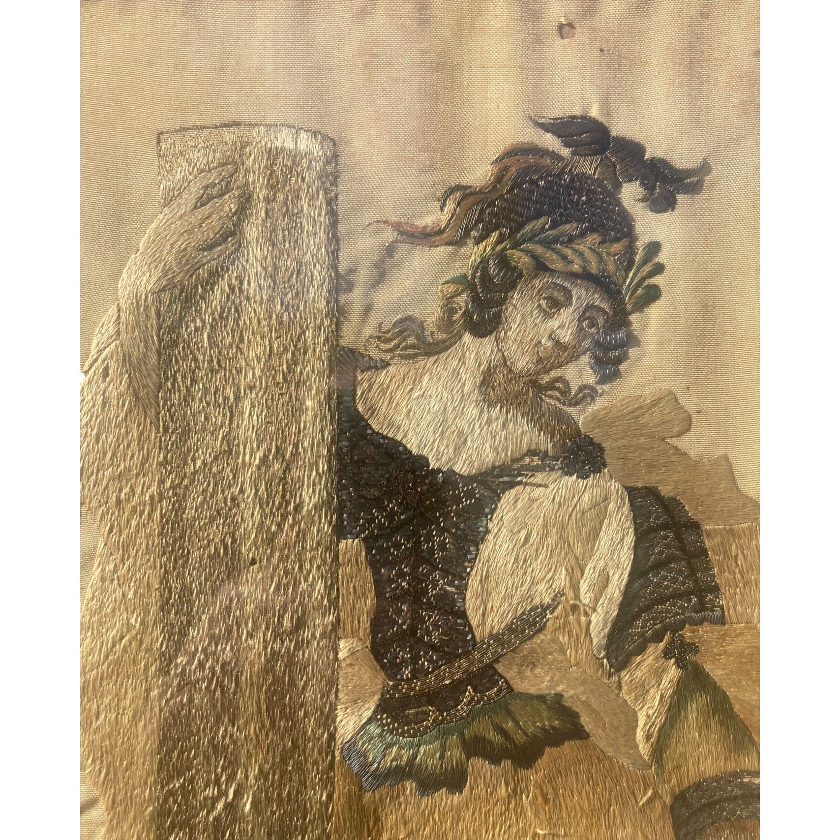 Broderie sur soie ancienne  allégorie de la Force