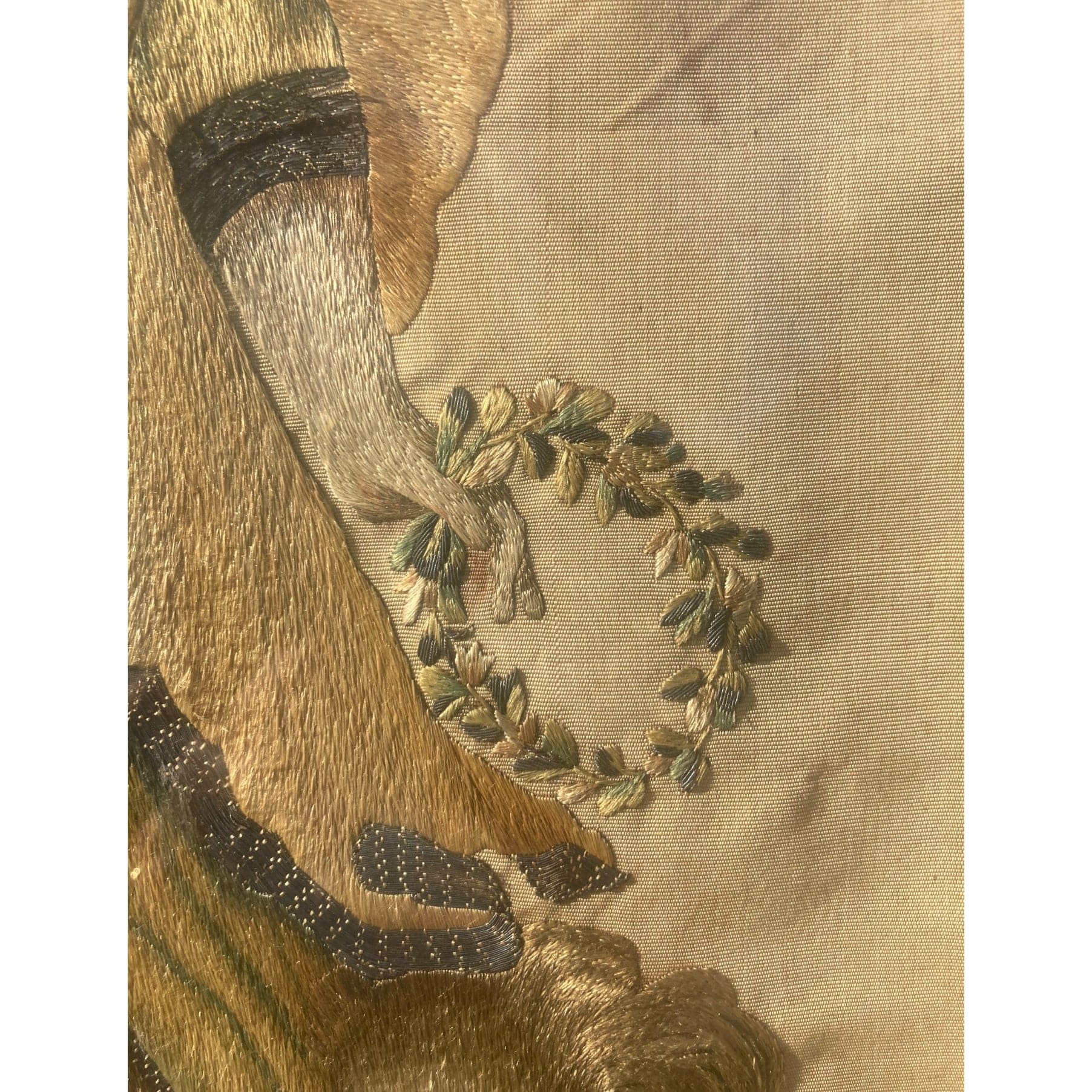 Broderie sur soie ancienne  allégorie de la Force