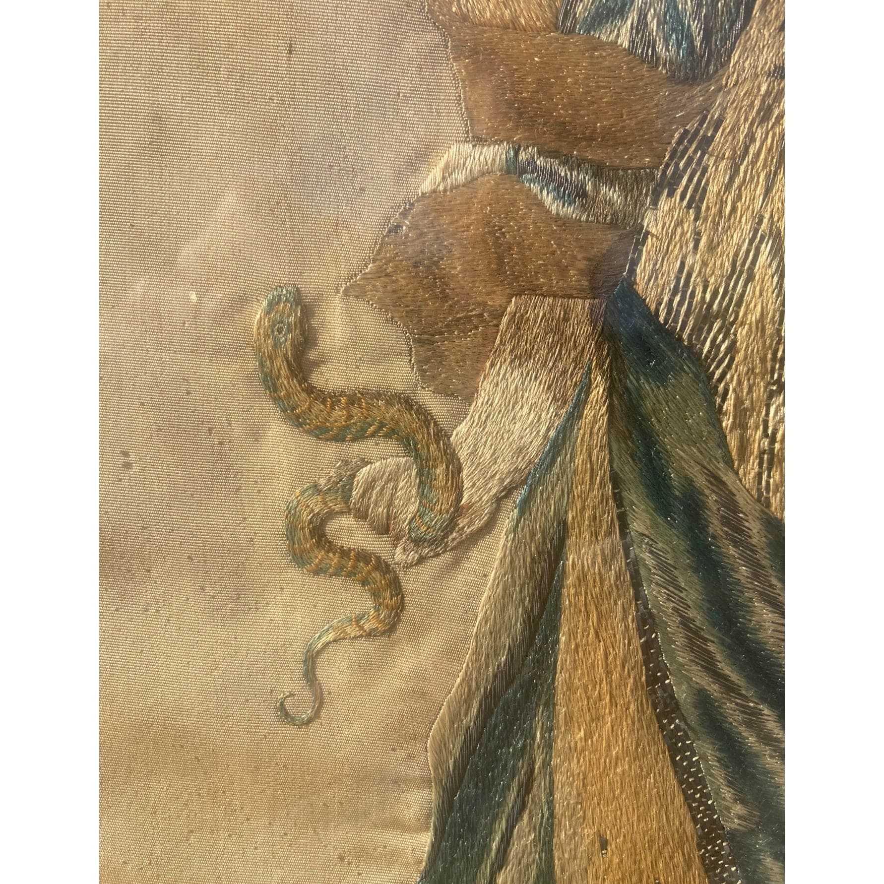 Broderie sur soie ancienne  allégorie de la prudence