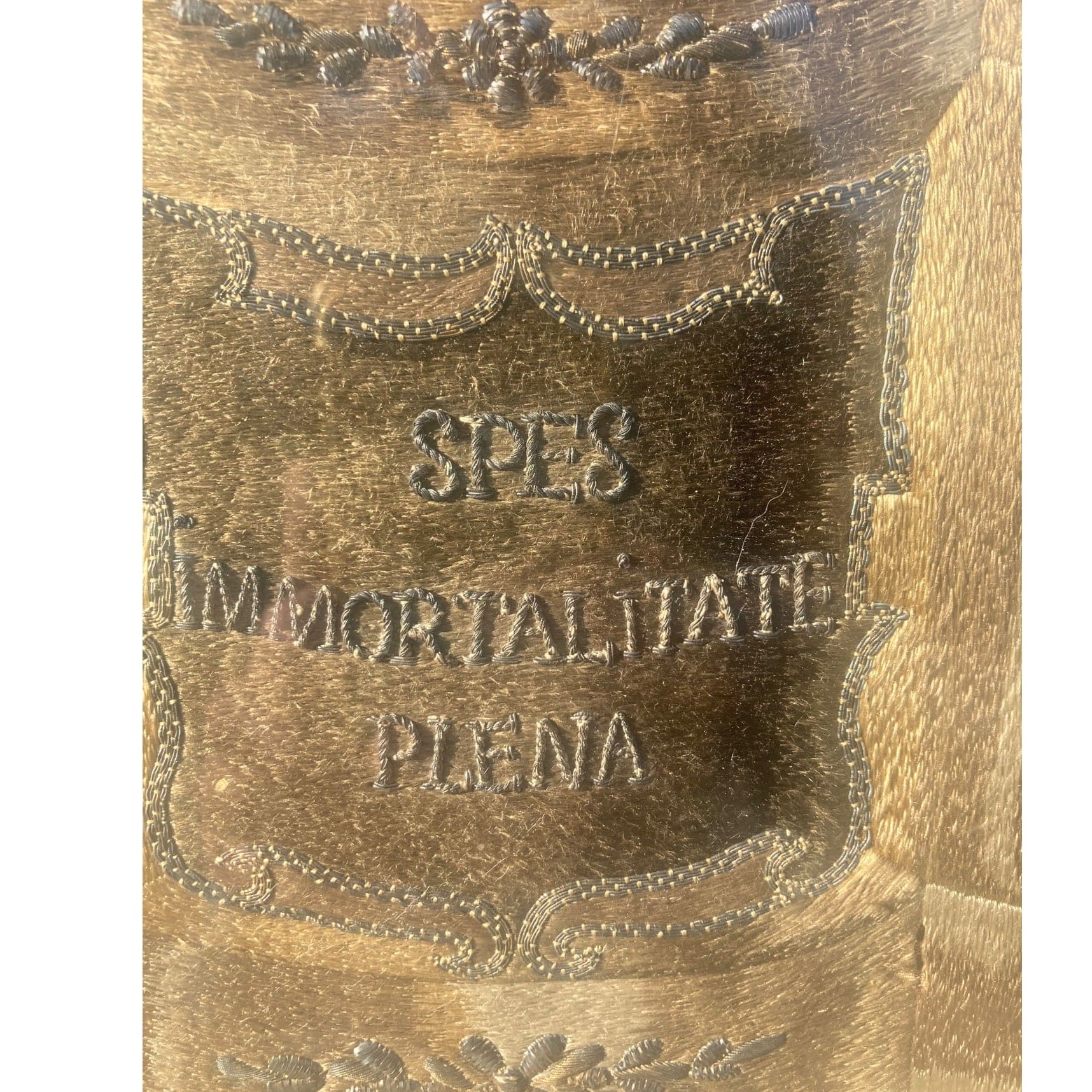 Broderie sur soie ancienne  allégorie de l' espérance