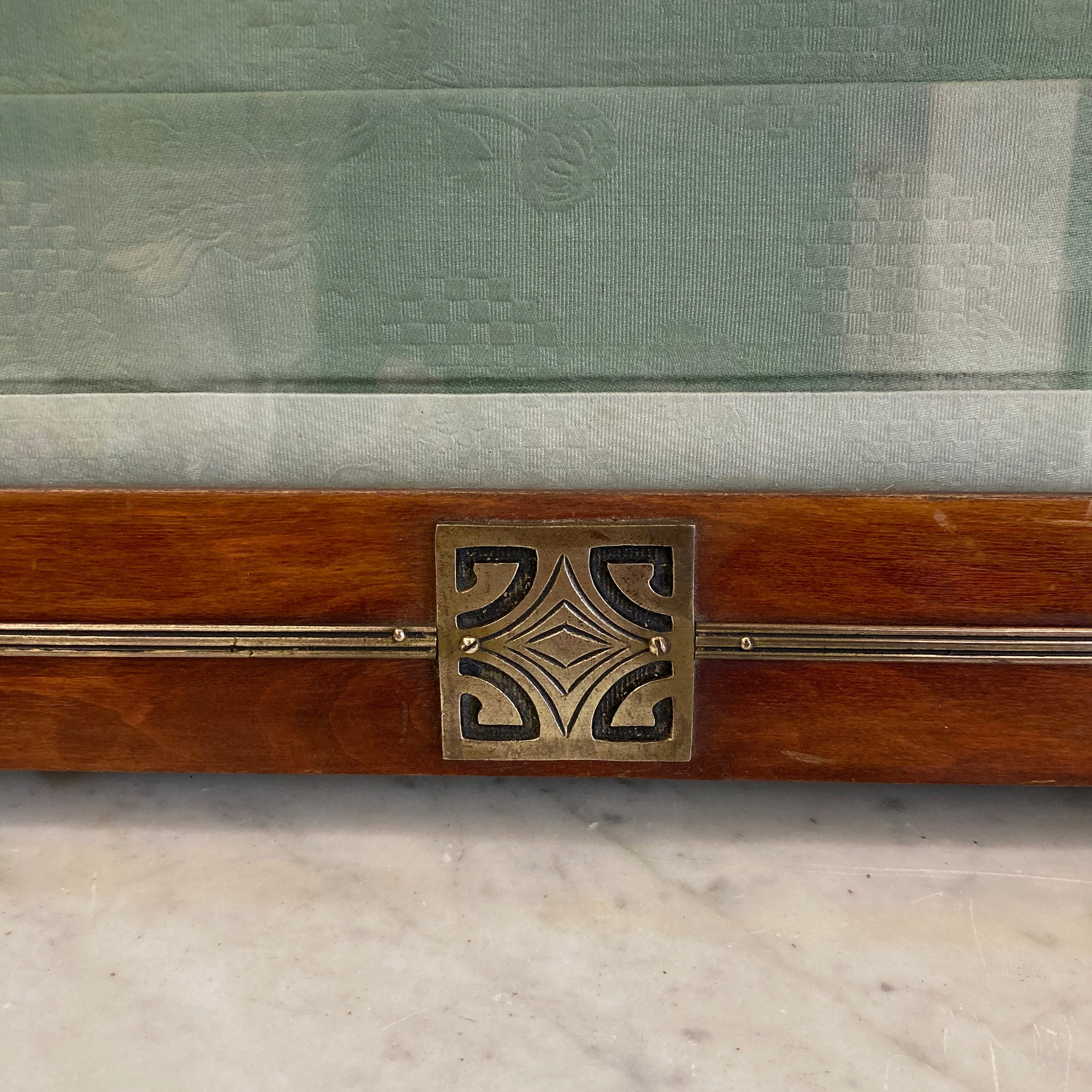 Grand cadre photos art nouveau en acajou et laiton