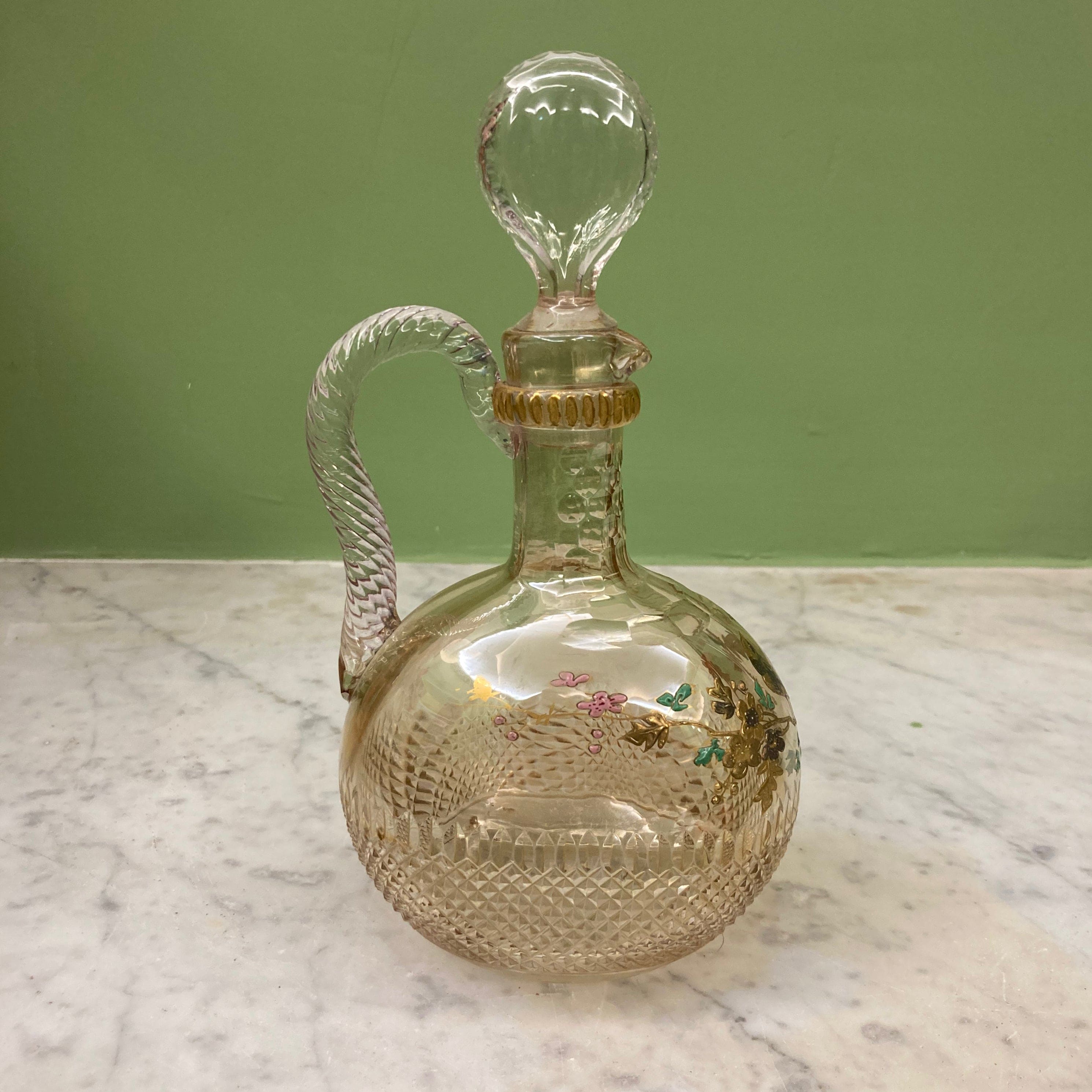 Carafe ancienne en cristal taillé a décor d' un oiseau sur des branchages dorés et émaillés