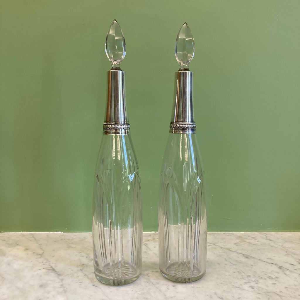 Paire de carafes en cristal taillé et argent massif