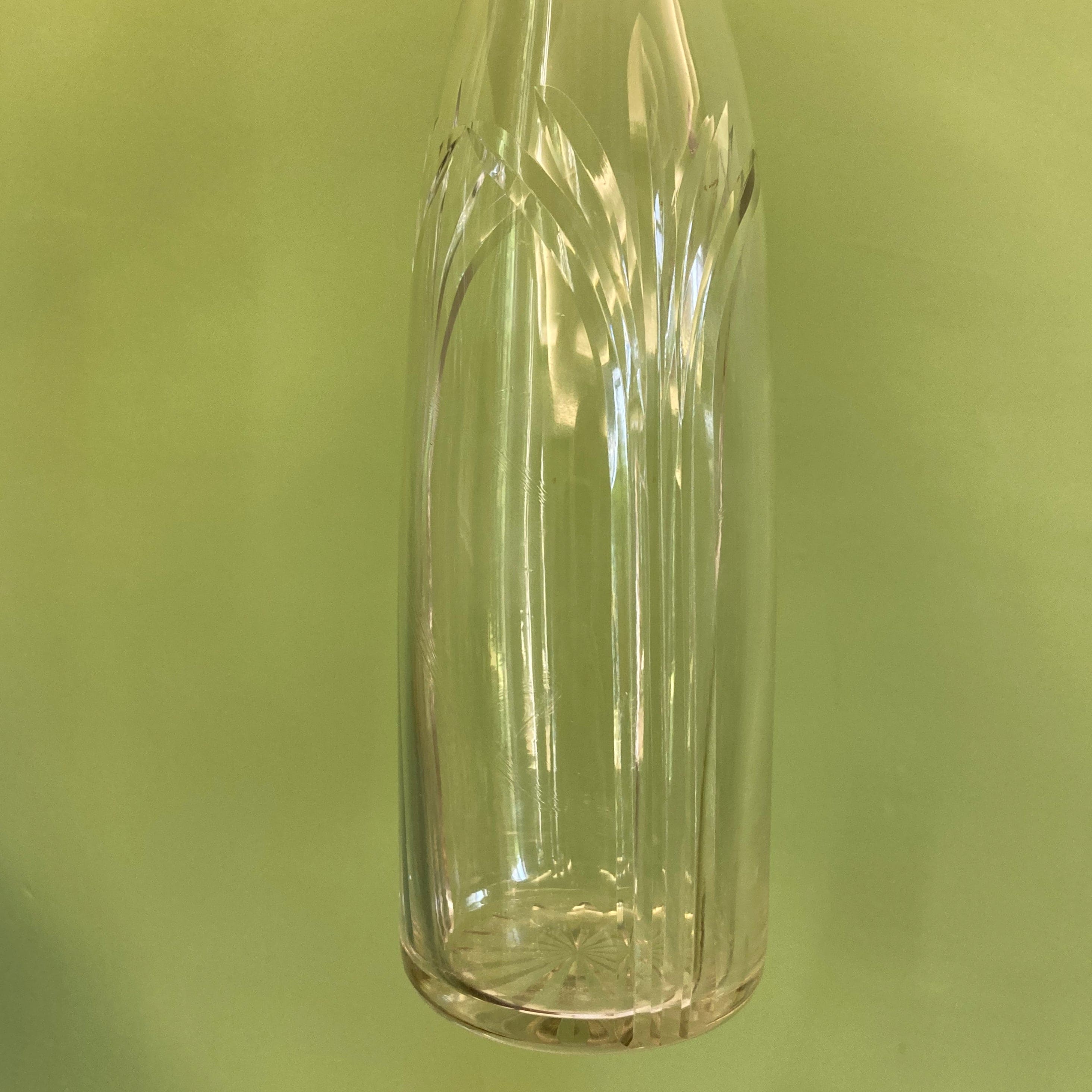 Paire de carafes en cristal taillé et argent massif