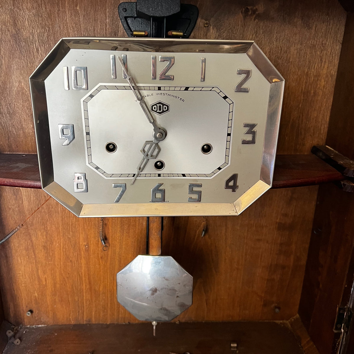 Ancien carillon Odo, 10 tiges et 10 marteaux.