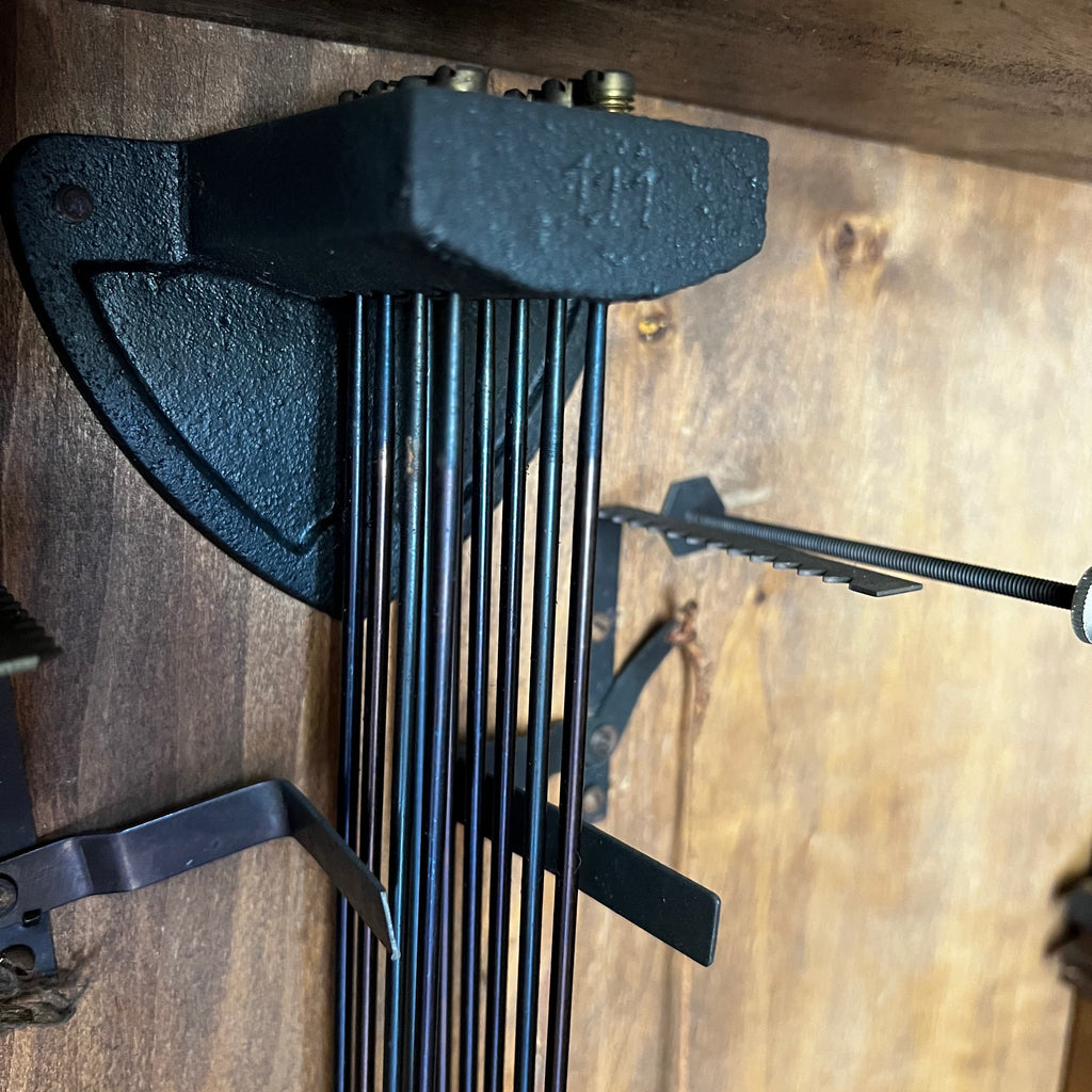 Ancien carillon Odo, 10 tiges et 10 marteaux.