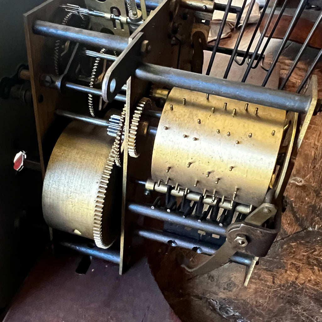 Ancien carillon Odo, 10 tiges et 10 marteaux.