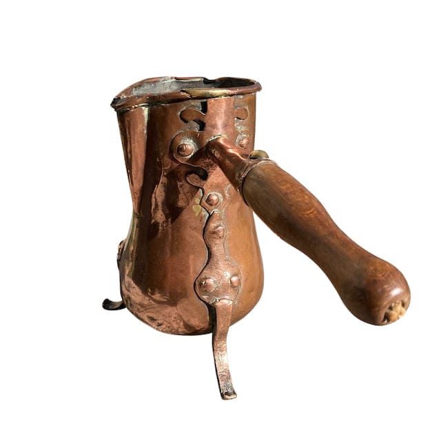 Ancienne chocolatière en cuivre étamé du 18 ème siècle.