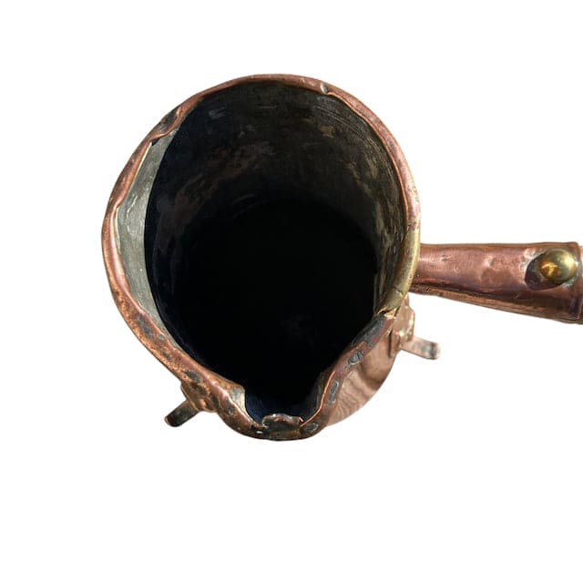 Ancienne chocolatière en cuivre étamé du 18 ème siècle.