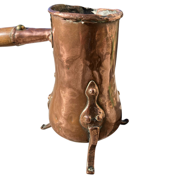 Ancienne chocolatière en cuivre étamé du 18 ème siècle.