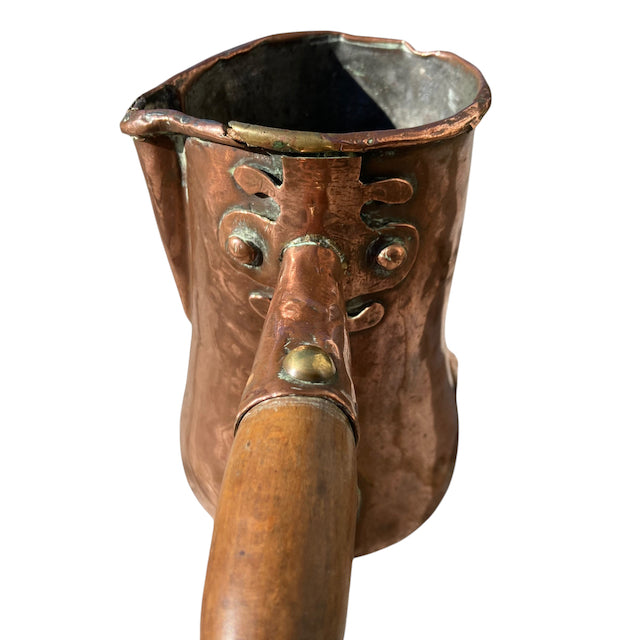 Ancienne chocolatière en cuivre étamé du 18 ème siècle.