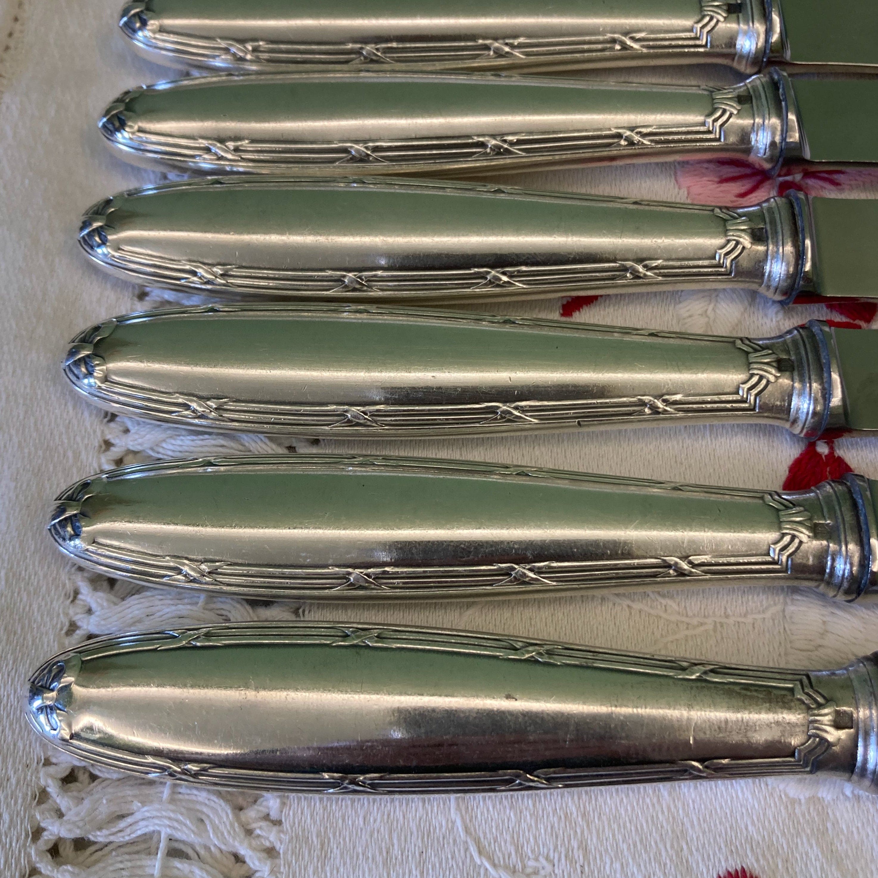 Christofle modèle rubans croisés 12 couteaux à entremets