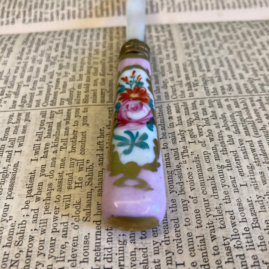 Coupe papier ancien avec la lame en nacre et le manche en porcelaine peinte