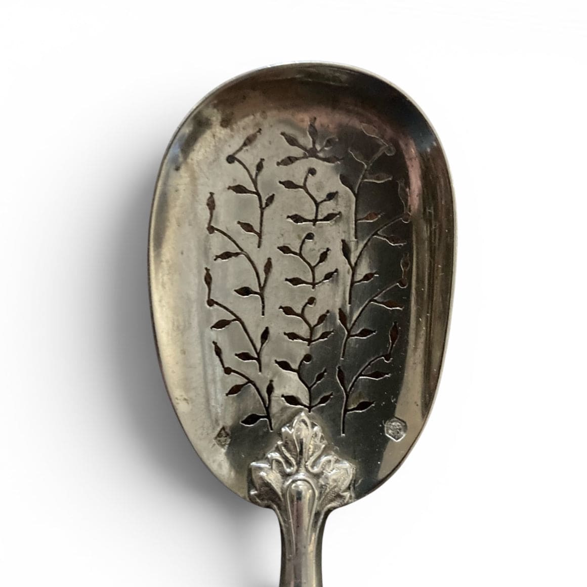 Ancienne cuillère saupoudreuse en argent massif du 19ème.