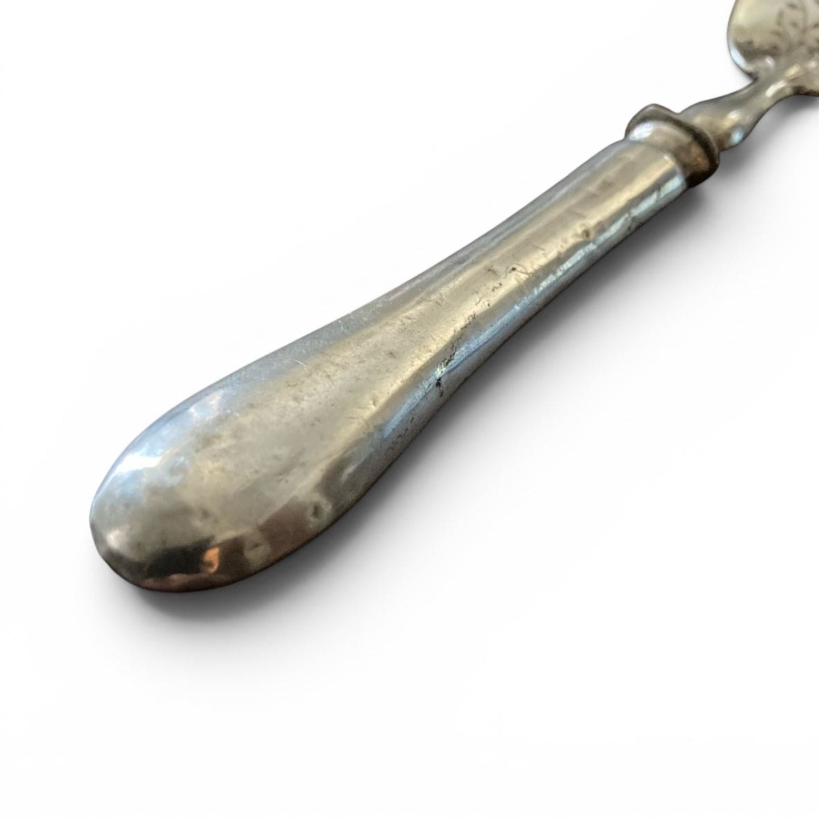Ancienne cuillère saupoudreuse en argent massif du 19ème.
