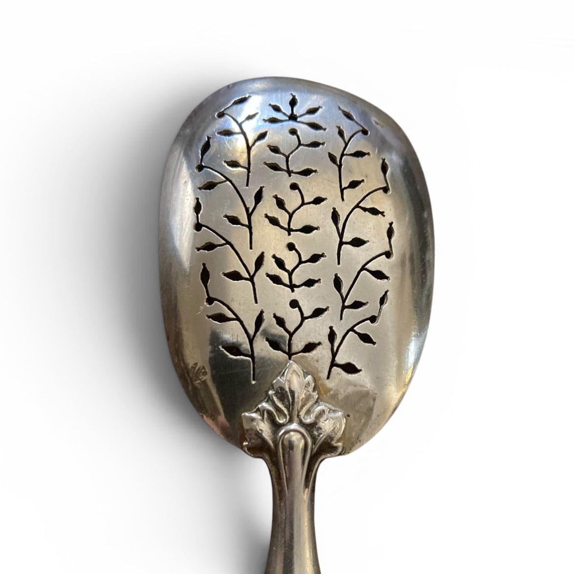 Ancienne cuillère saupoudreuse en argent massif du 19ème.