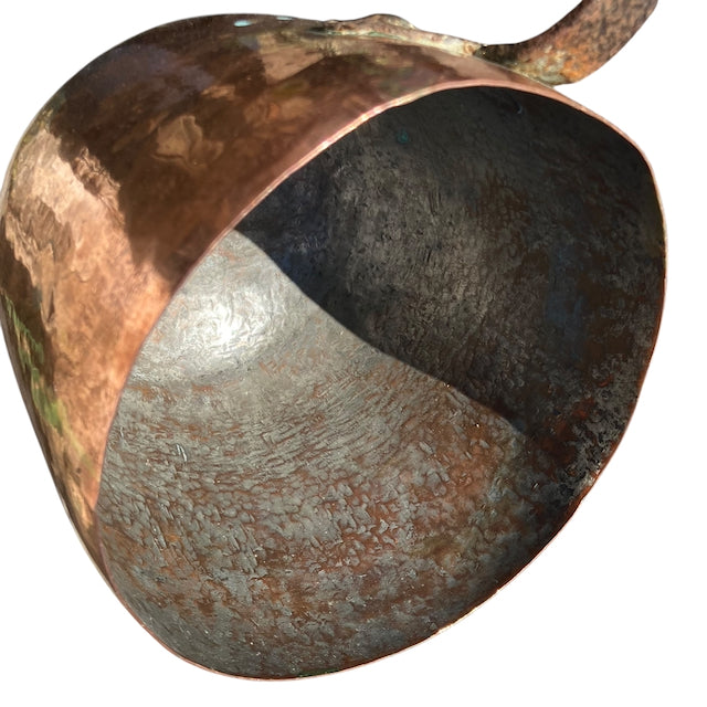 Cuivre ancien de patisserie avec couvercle et une anse.