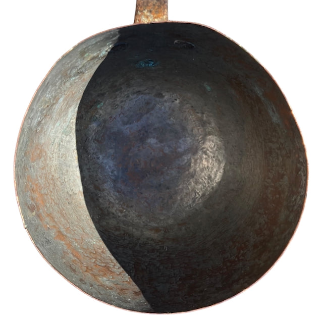 Cuivre ancien de patisserie avec couvercle et une anse.