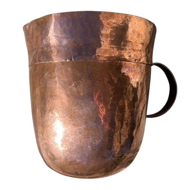 Cuivre ancien de patisserie avec couvercle et une anse.