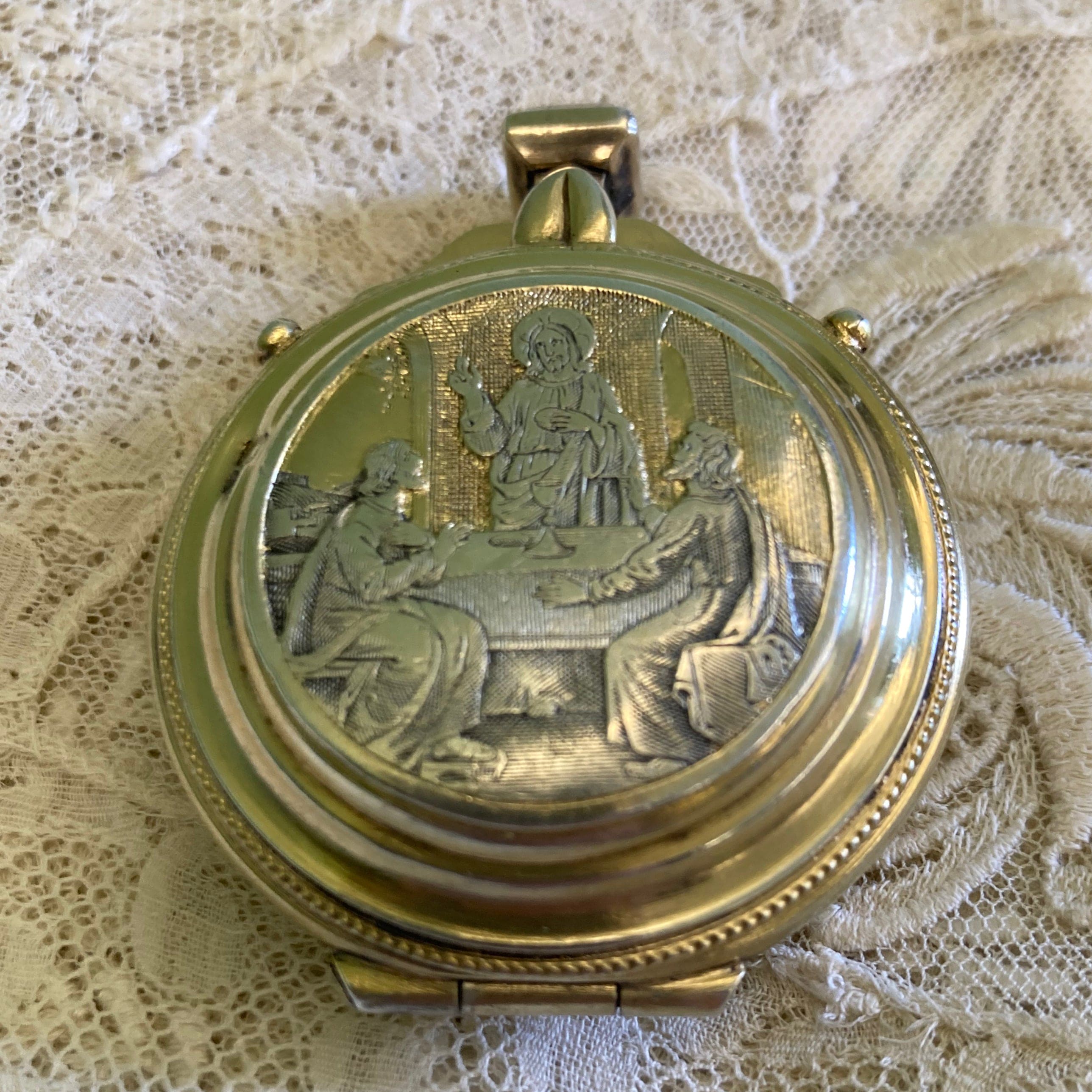 Ancienne Custode à Hosties en argent massif et vermil du 19ème siècle.