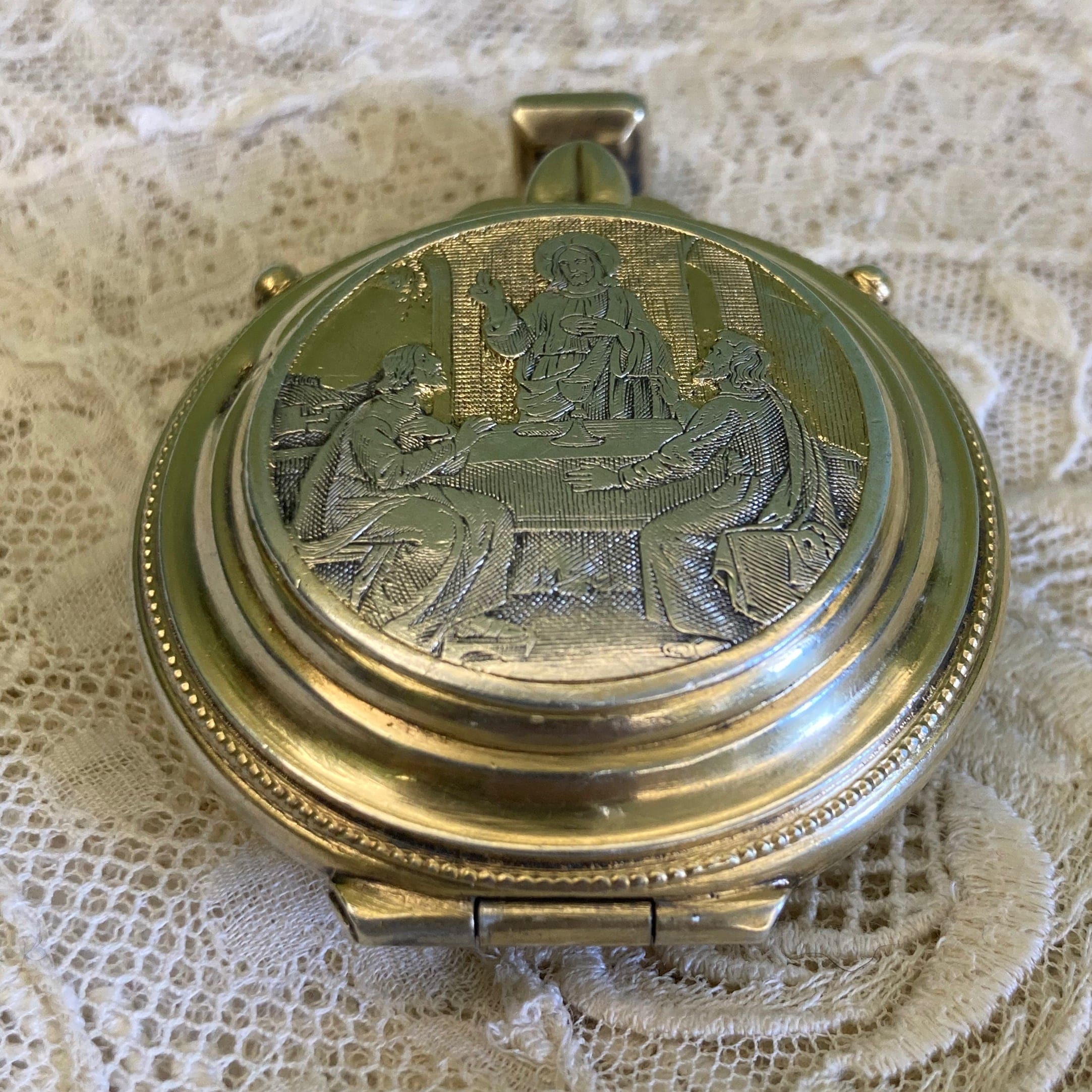 Ancienne Custode à Hosties en argent massif et vermil du 19ème siècle.