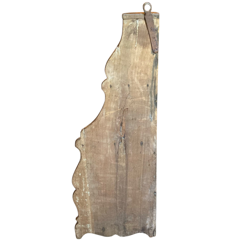 Ancienne étagère d ' angle à poser ou à suspendre en bois chantourné du 18ème siècle.