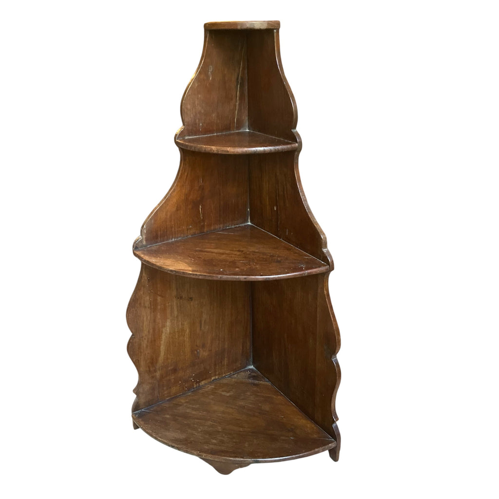 Ancienne étagère d ' angle à poser ou à suspendre en bois chantourné du 18ème siècle.