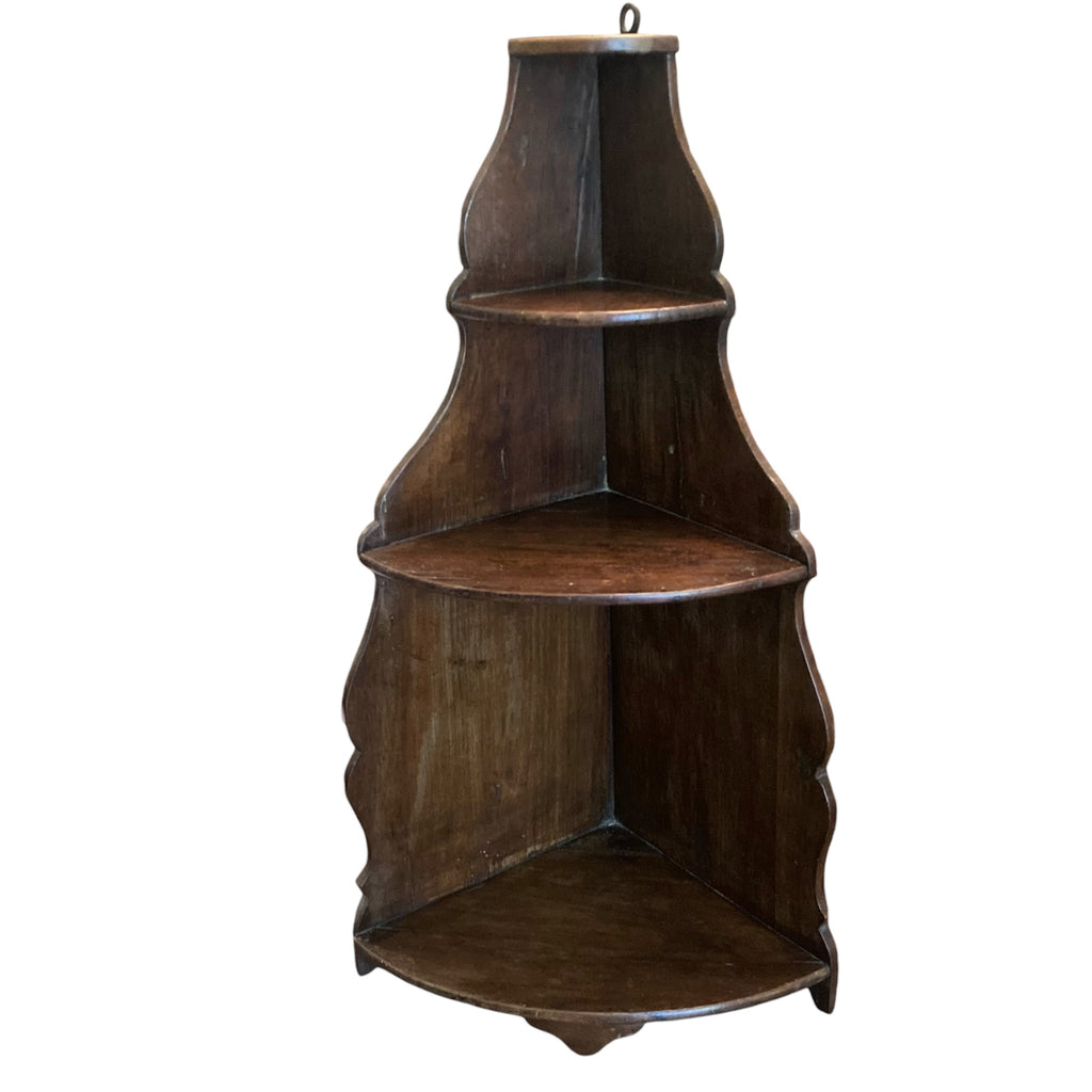 Ancienne étagère d ' angle à poser ou à suspendre en bois chantourné du 18ème siècle.