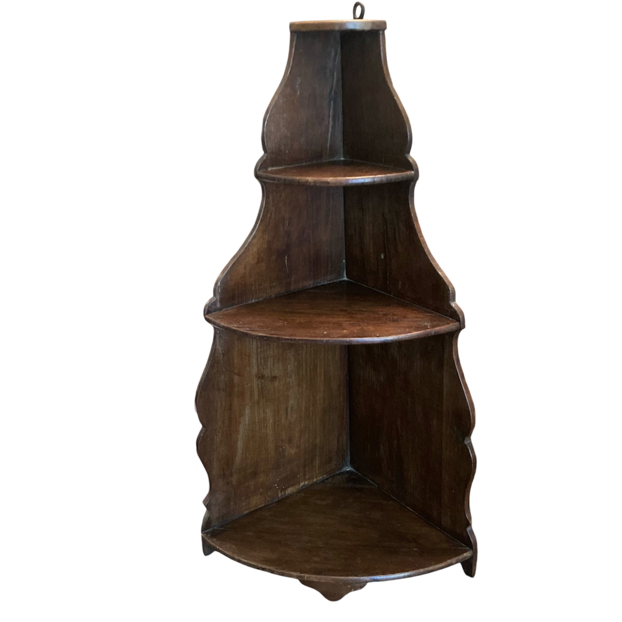 Ancienne étagère d ' angle à poser ou à suspendre en bois chantourné du 18ème siècle.