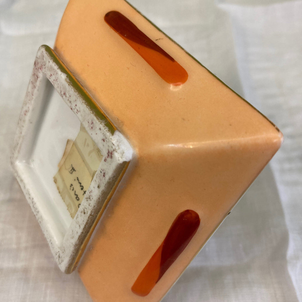 Flacon de parfum ancien en porcelaine polychrome et dorée à décor de fleurs.