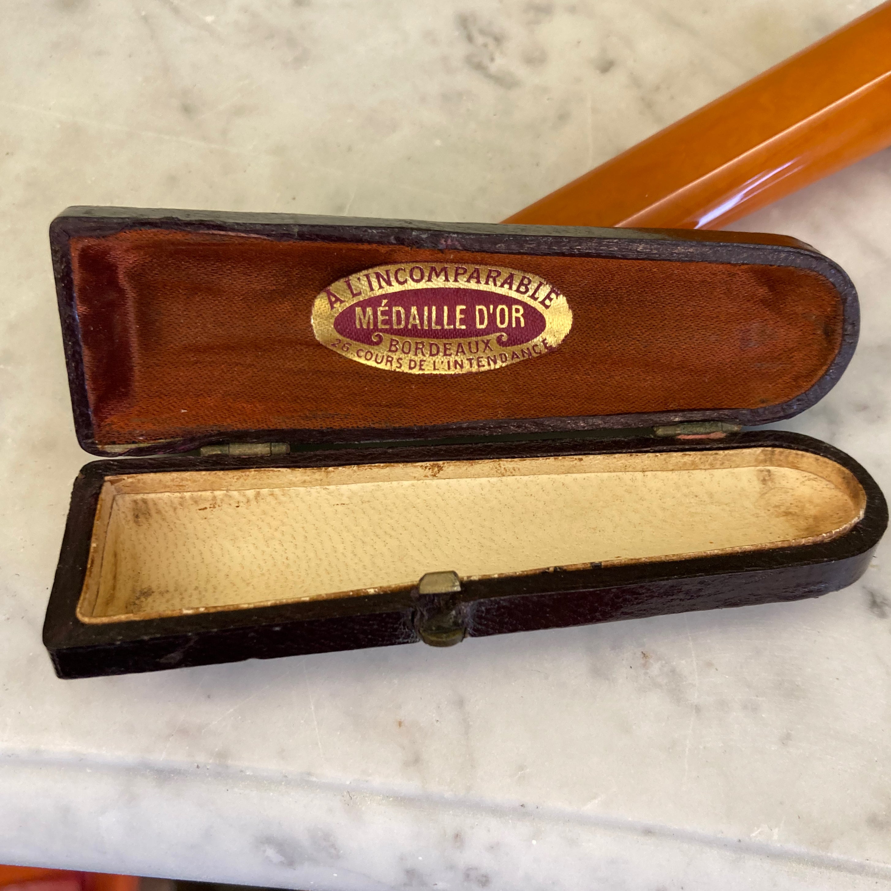 Fume cigare en ambre dans son écrin vers 1900