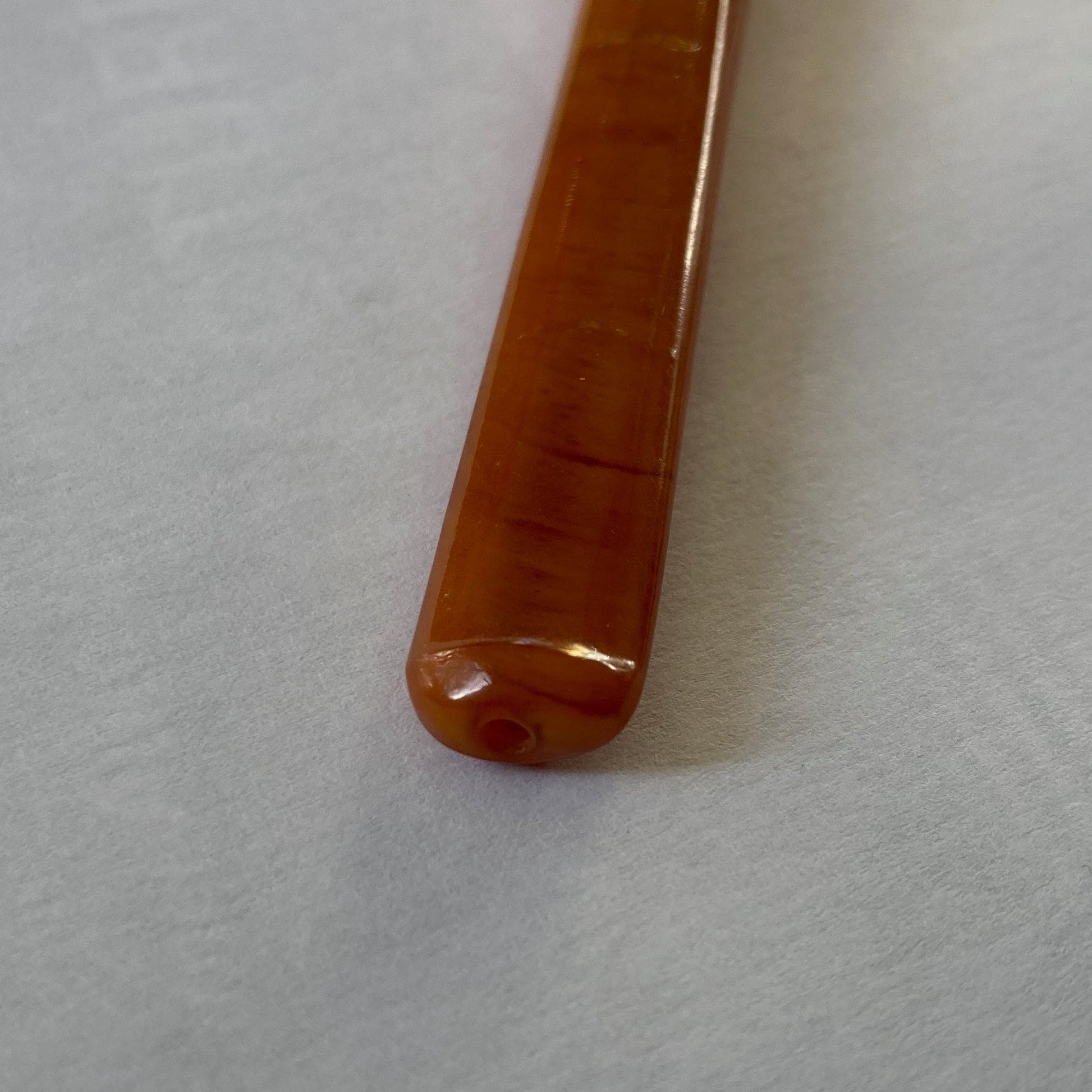 Ancien fume cigarette en bakelite ambrée et vermeil