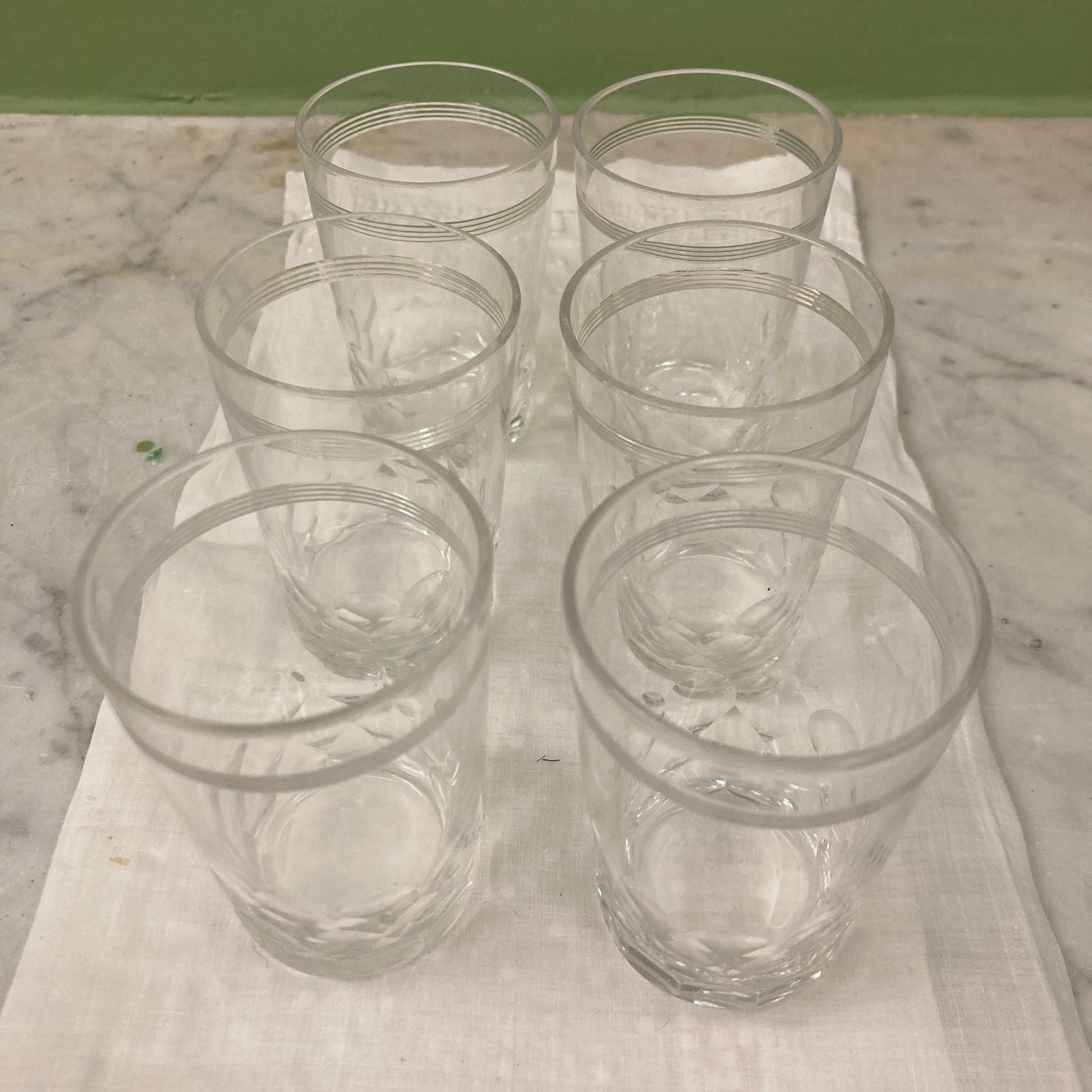 6 gobelets à shot en cristal taillé de Baccarat, modèle écaille.
