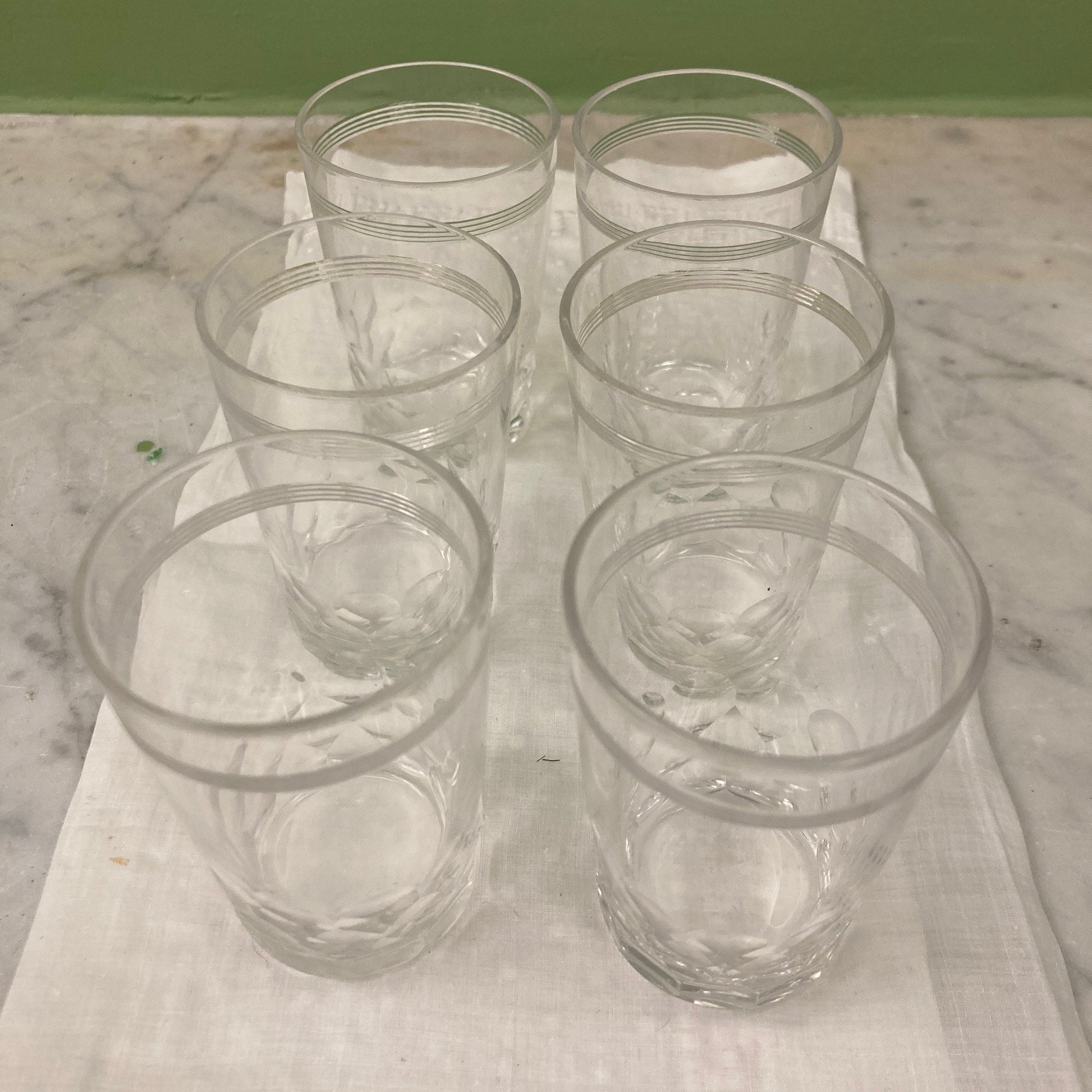 6 gobelets à shot en cristal taillé de Baccarat, modèle écaille.