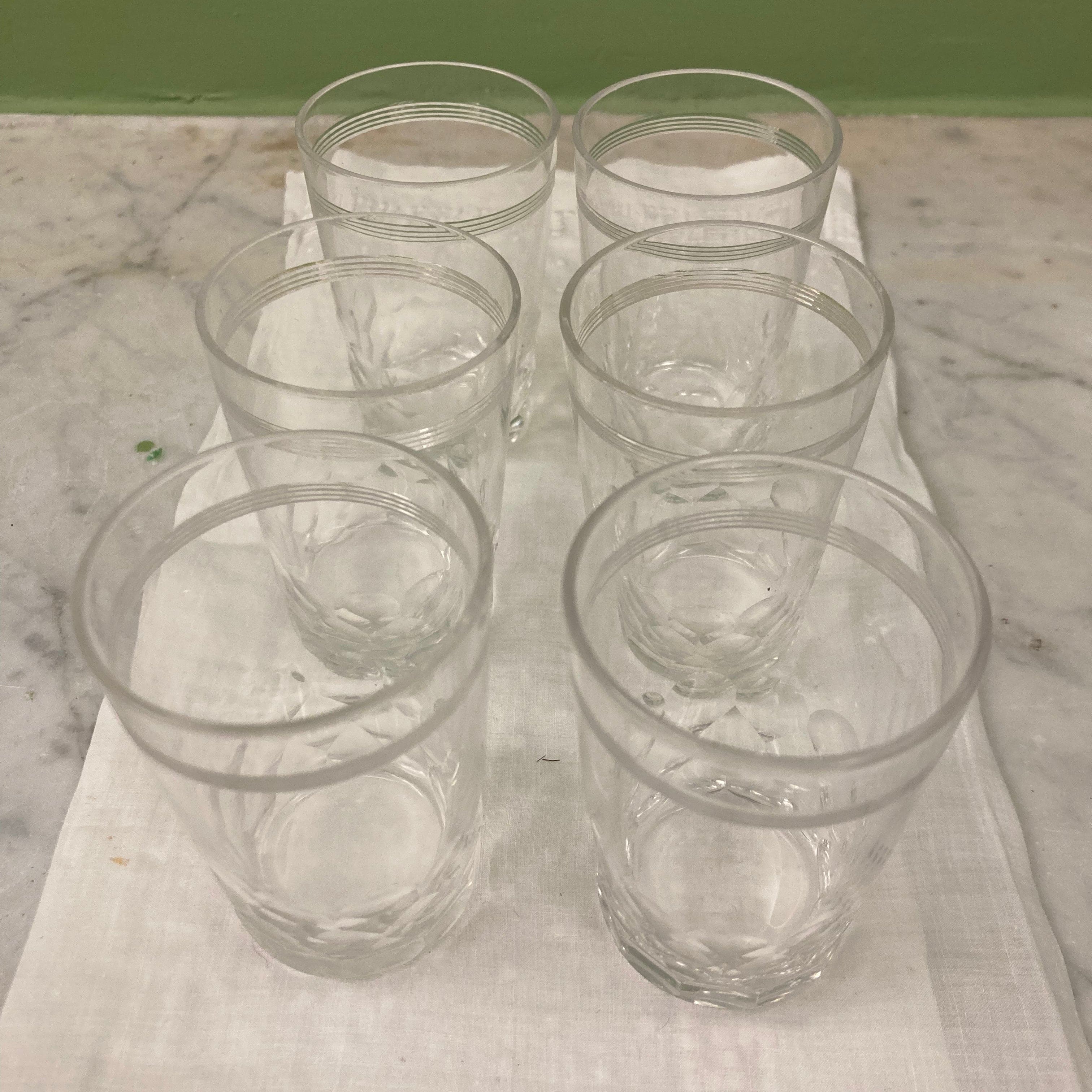 6 gobelets à shot en cristal taillé de Baccarat, modèle écaille.
