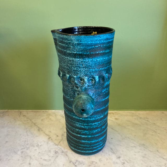 Grand pichet en céramique bleue de marque Accolay