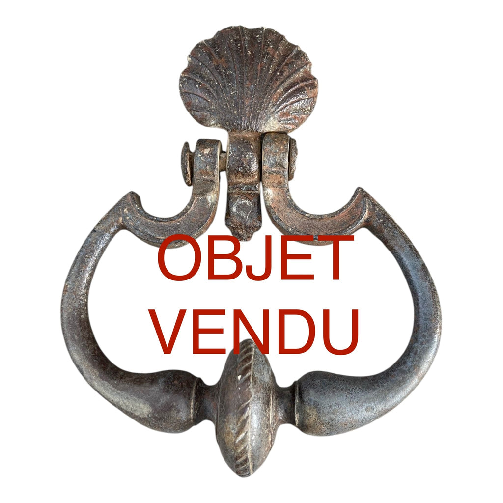 Ancien heurtoir de porte 18e. fer forgé, coquille chemin Saint Jacques de Compostelle
